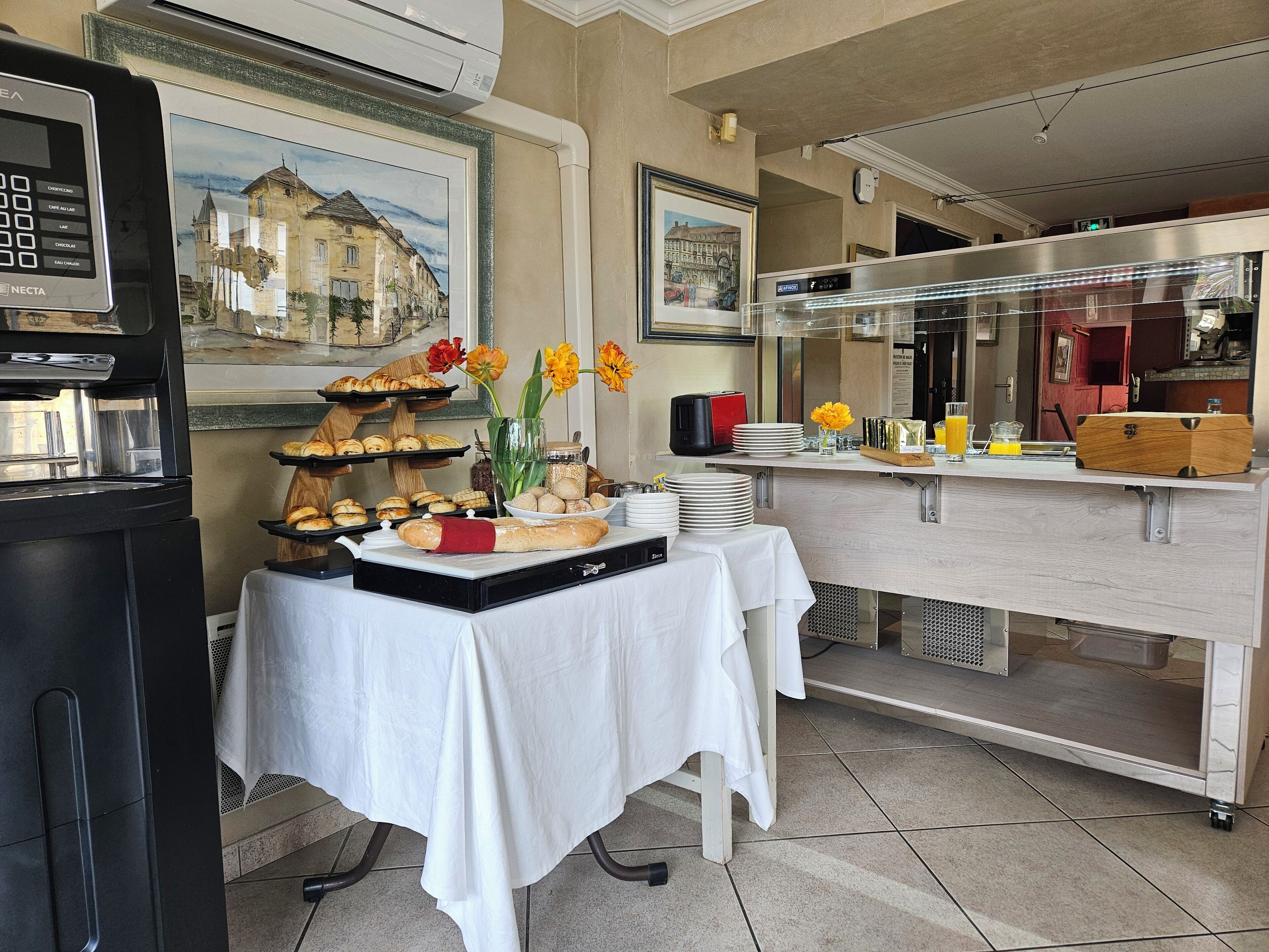 lunch and dinner served, french cuisine