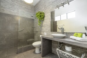 Bathroom - Hostal El Patio Miraflores (Lima)