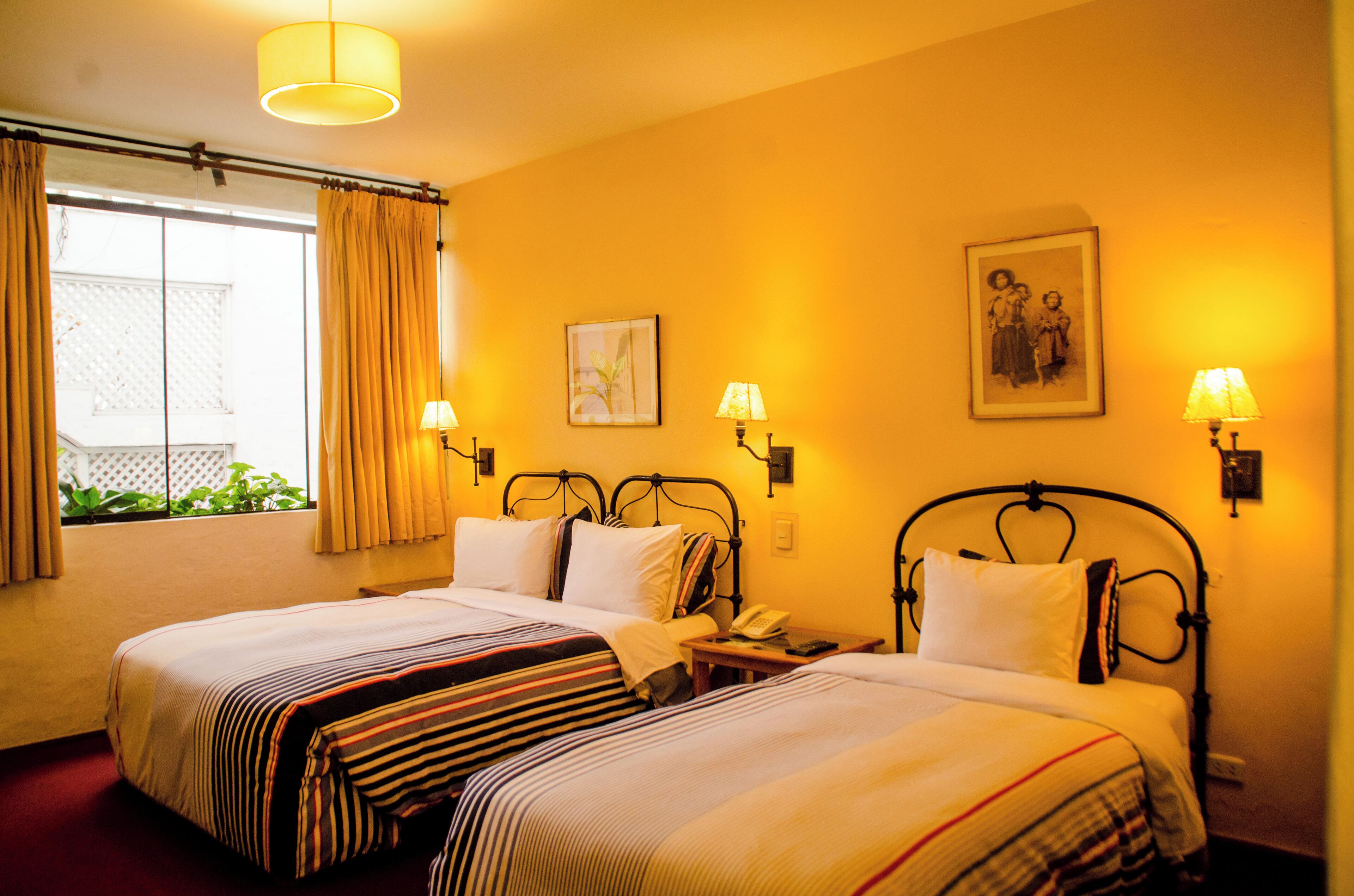 Standaard Twin kamer | Een kluis op de kamer, een bureau, verduisterende gordijnen, gratis wifi