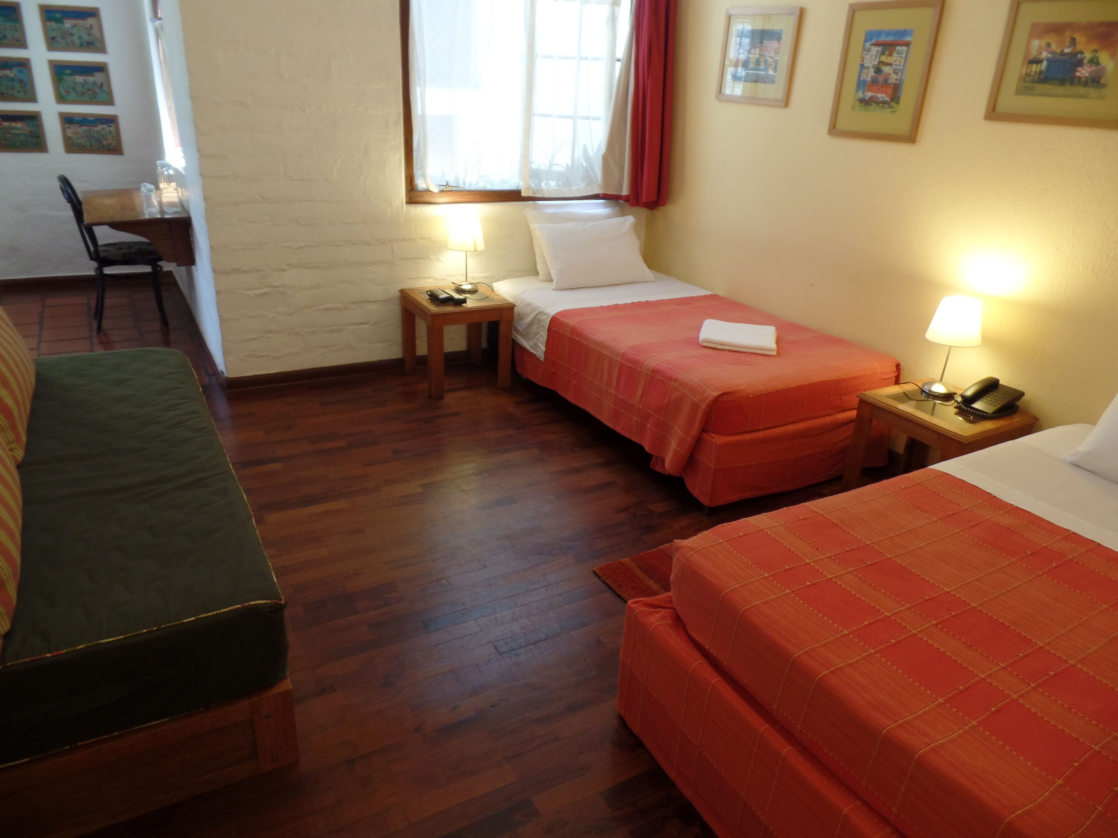 Superior Twin kamer | Een kluis op de kamer, een bureau, verduisterende gordijnen, gratis wifi