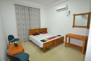 Phòng đơn tiện nghi đơn giản | Quang cảnh từ phòng