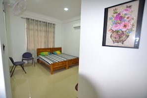 Comfort Double Room Single Use | Desk, soundproofing, iron/ironing board, rollaway beds - A&B events (Matale)