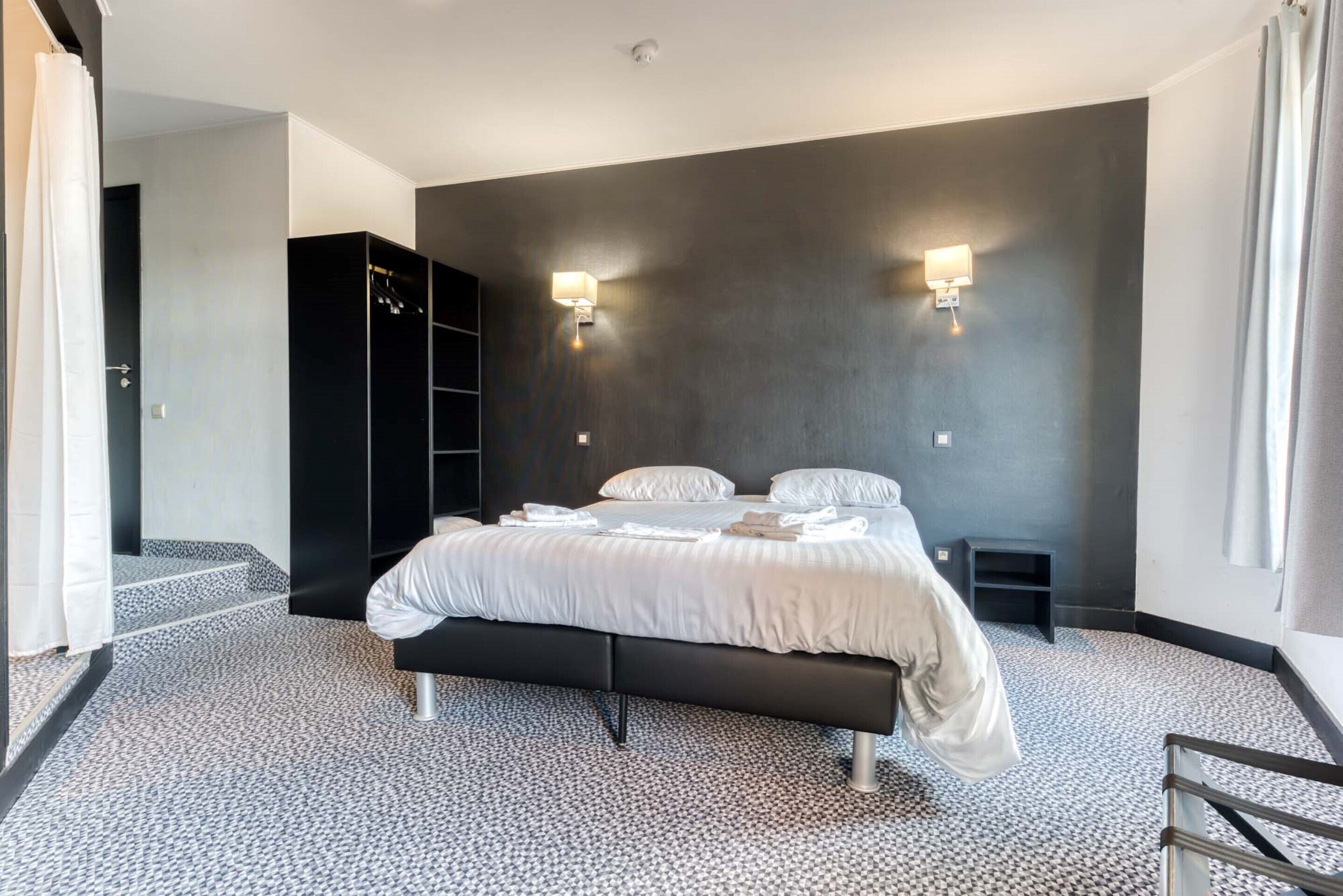 Hochwertige Bettwaren, Schreibtisch, kostenloses WLAN, Bettwäsche