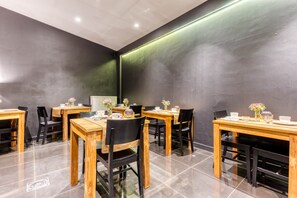 Breakfast area - Hotel de la Gare (Vise)