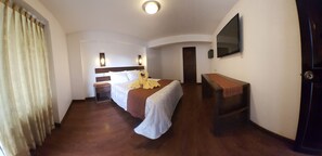 デスク、ノートパソコン用作業スペース、アイロン / アイロン台、WiFi (無料)