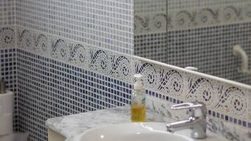 Double Room | Bathroom | Towels