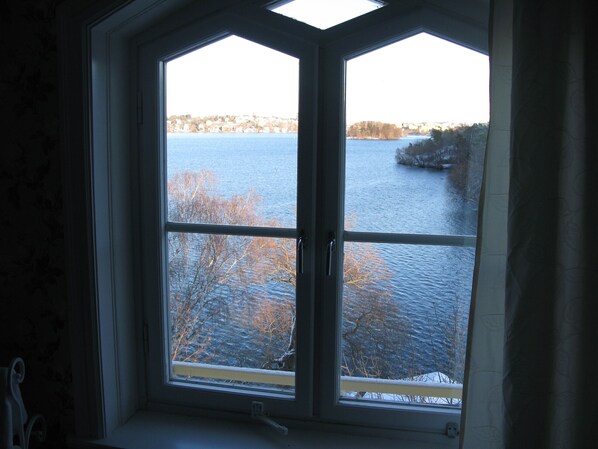 Individually furnished, free WiFi, bed sheets