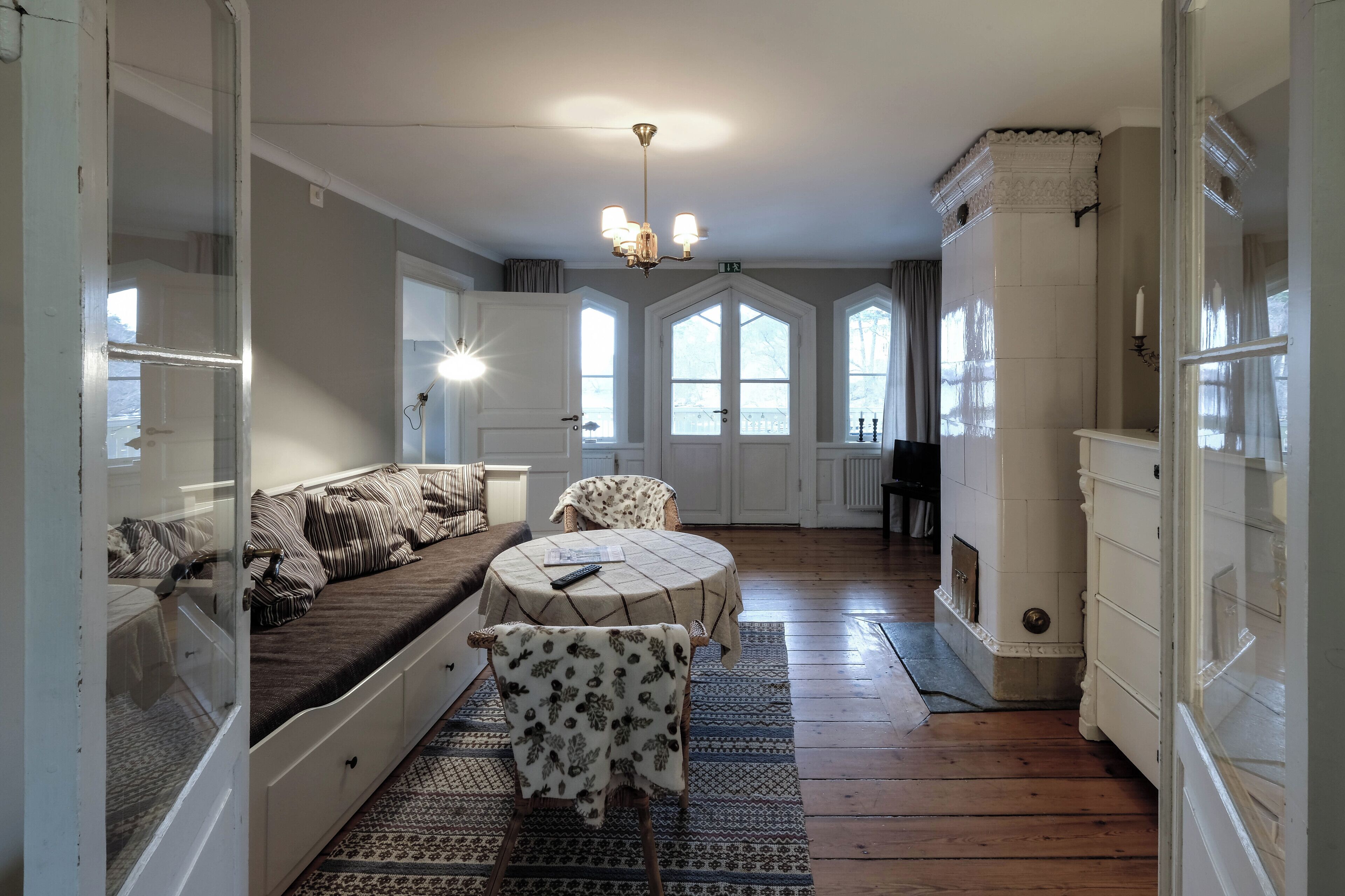 Individually furnished, free WiFi, bed sheets