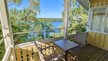 Twin Room, Shared Bathroom (Children minimum 7 years old) | Individually furnished, free WiFi, bed sheets