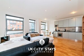 1 bedroom, premium bedding, desk, iron/ironing board - Wharf Apartments (Leeds)