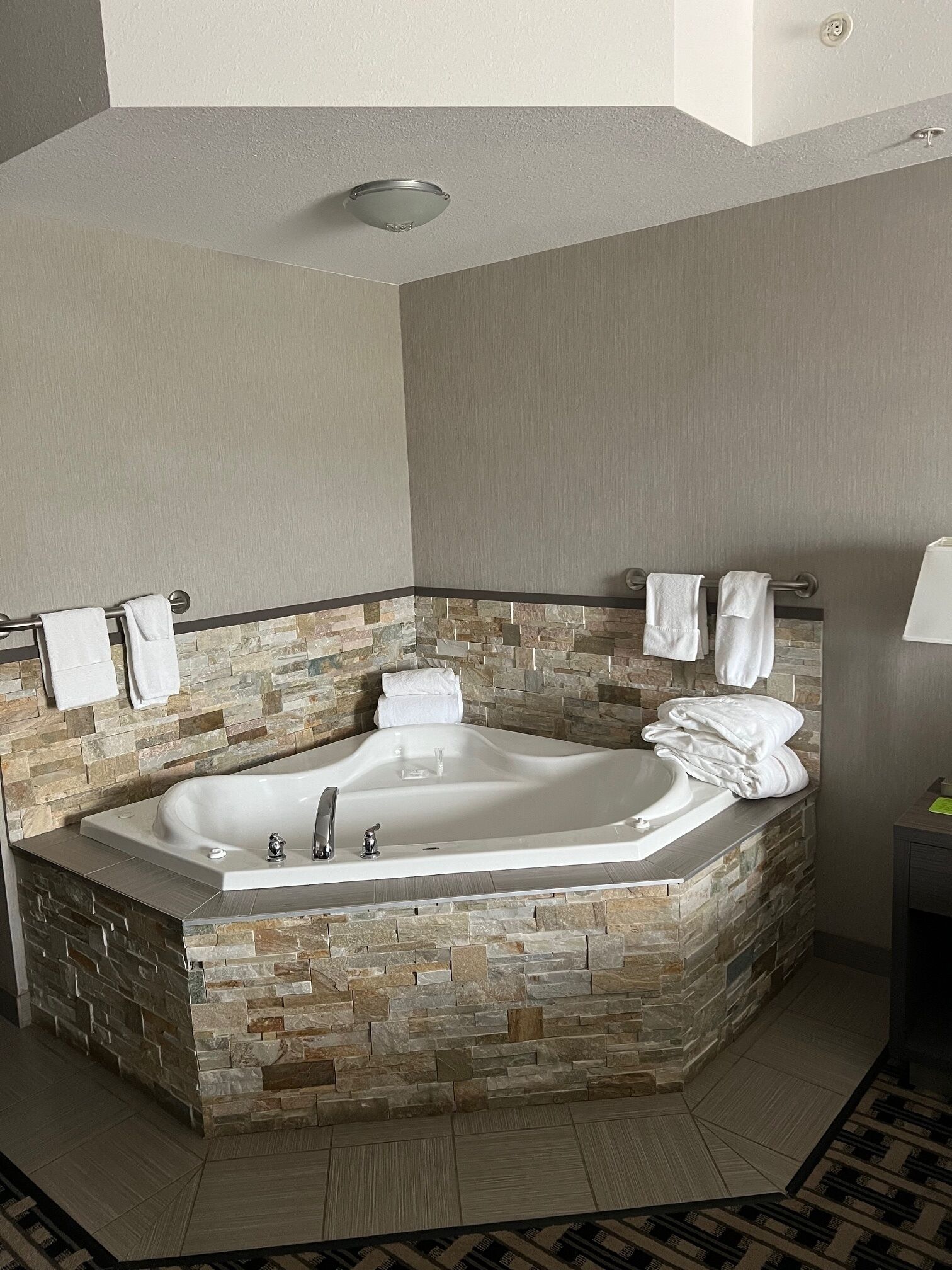 suite, 1 king bed, jetted tub | 1 bedroom, desk, iron/ironing board, free wifi