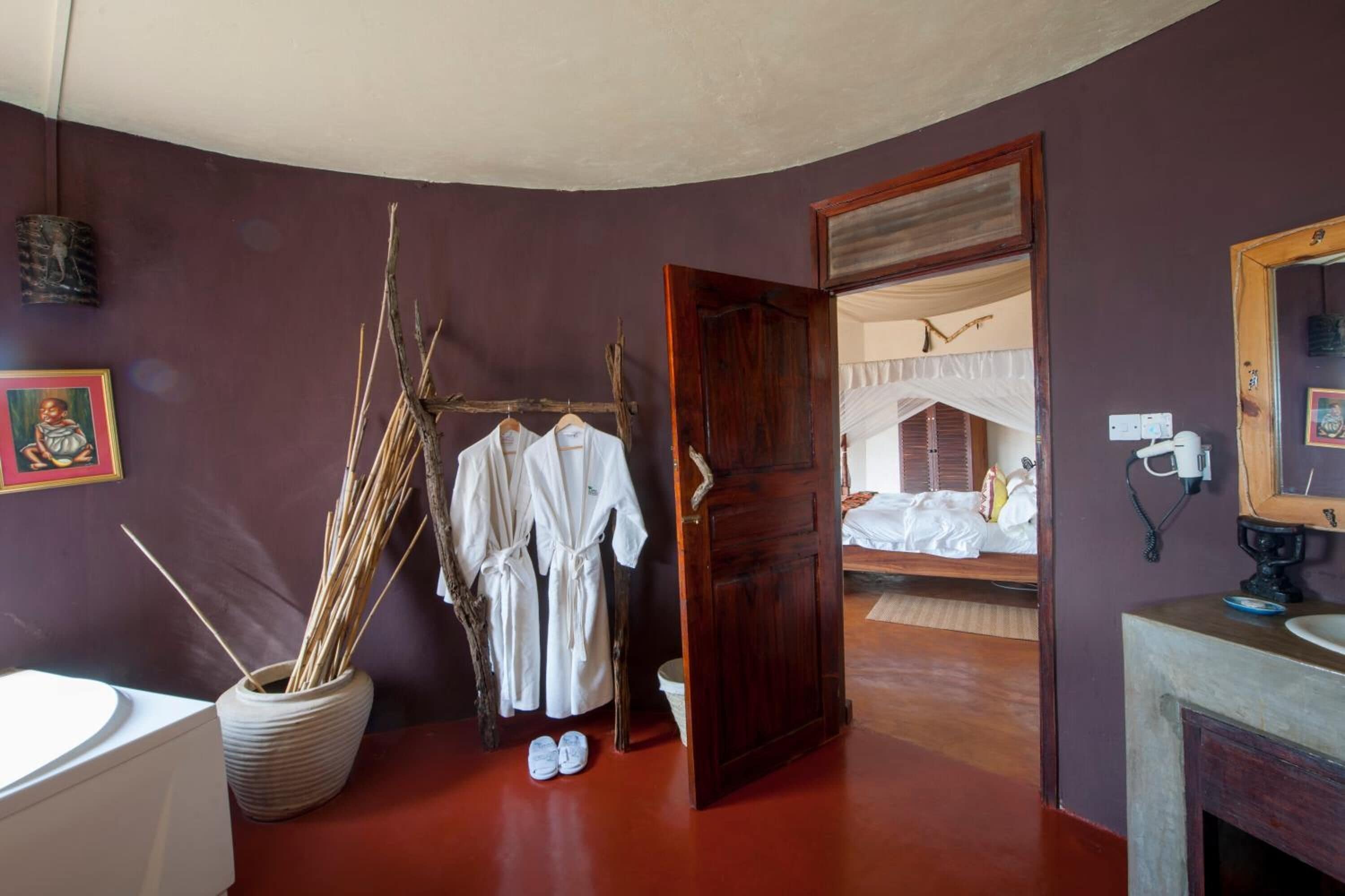 Articles de toilette gratuits, sèche-cheveux, chaussons