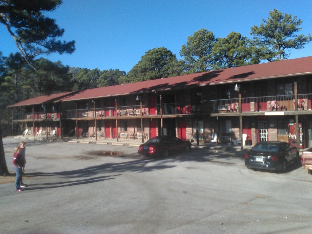 Razorback Inn The Razorback Lodge Reviews, Deals & Photos 2022 - Expedia