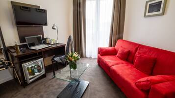 Junior suite | Woonruimte | Flatscreentelevisie