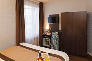 Minibar, desk, free cribs/infant beds, rollaway beds