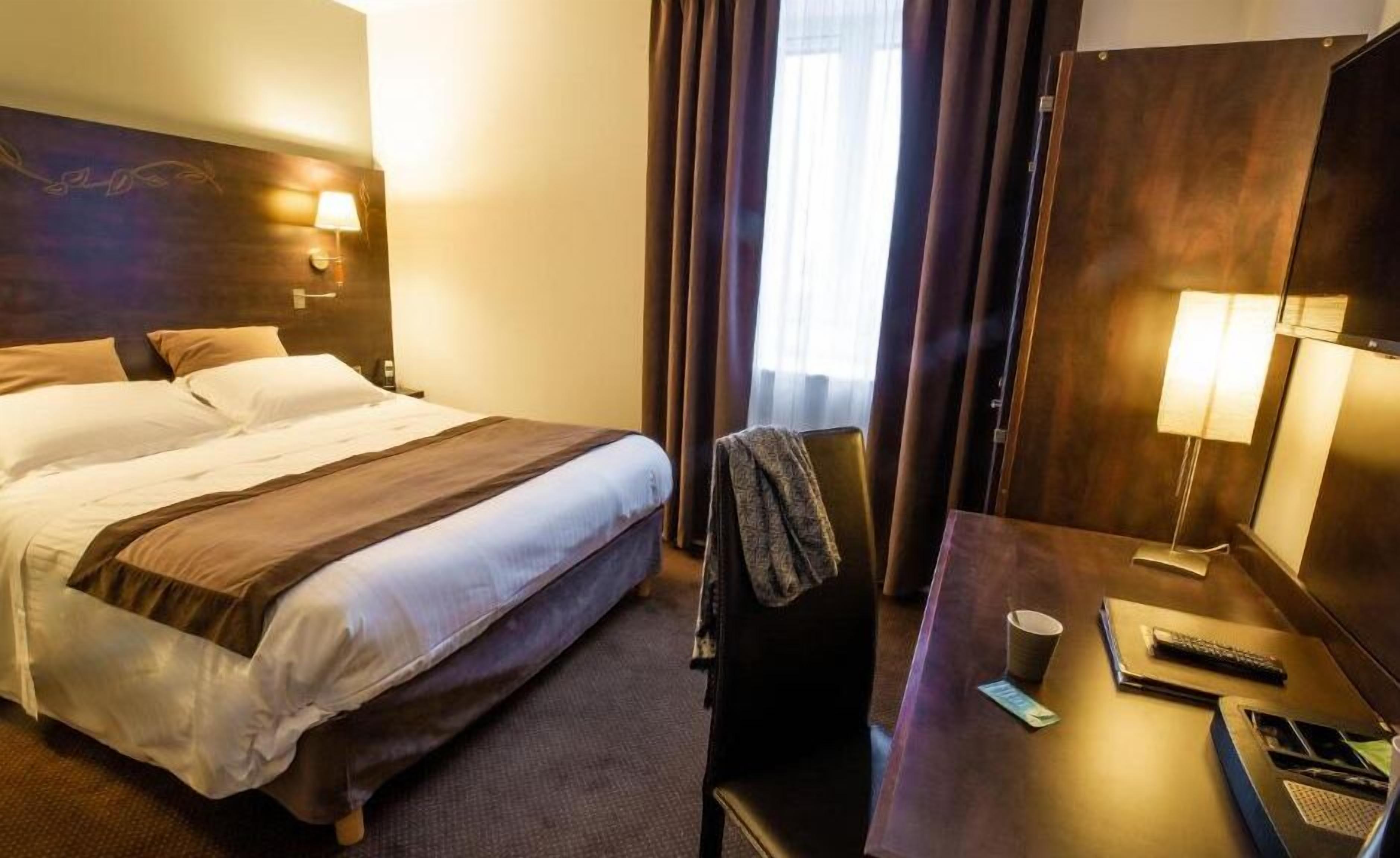 minibar, desk, free cots/infant beds, rollaway beds