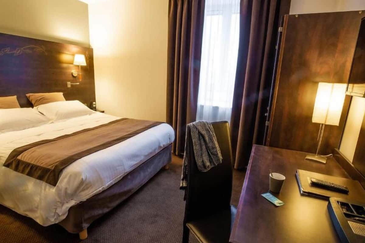 minibar, desk, free cots/infant beds, rollaway beds