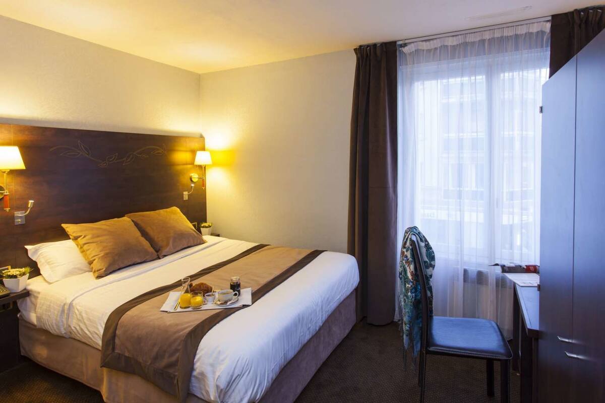 Comfort Double Room | Minibar, desk, WiFi (free), bed sheets