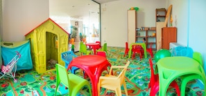 Zona de juegos infantil cubierta