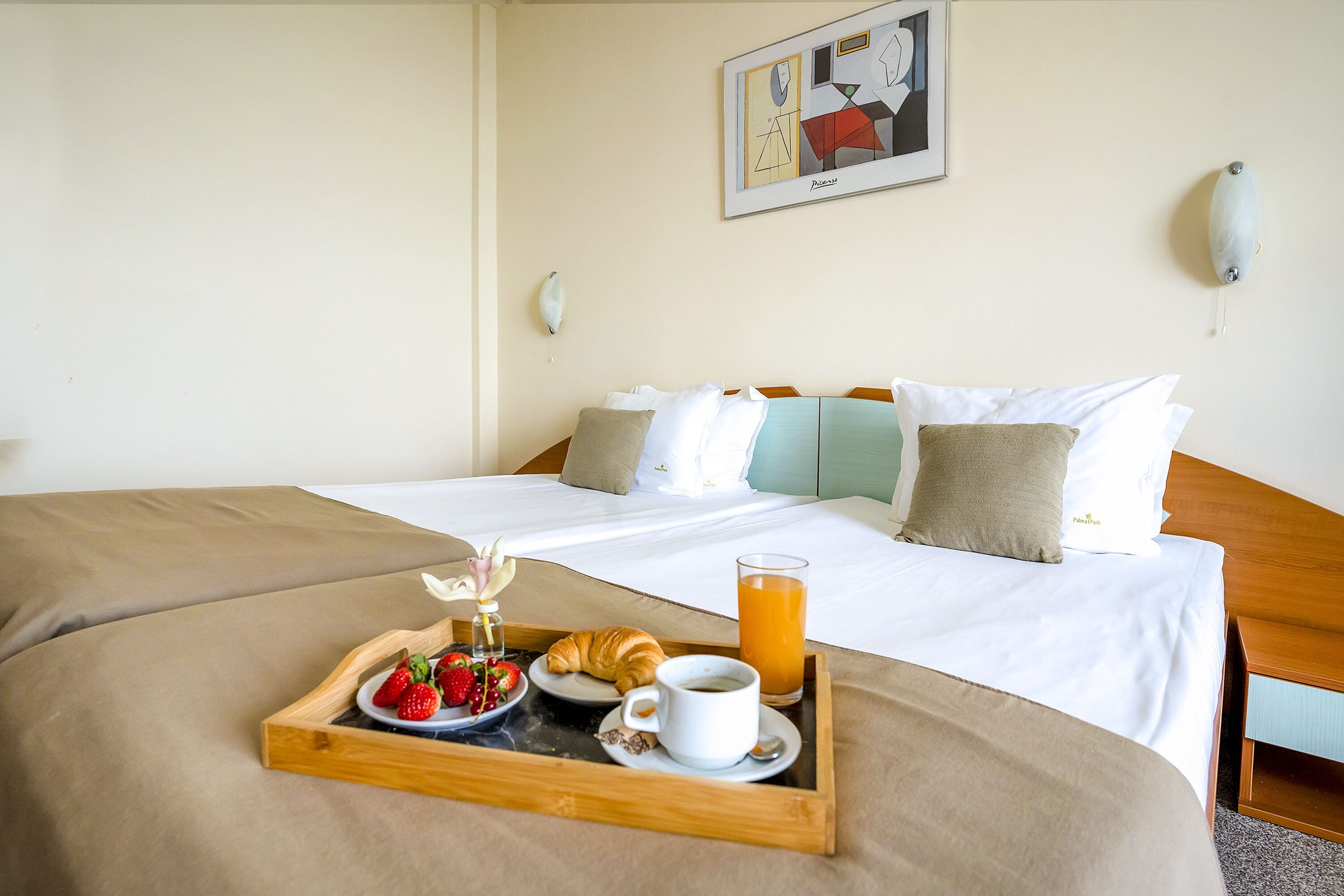 Standard Double Room, Sea View (Free Beach Package) | Minibar, Schreibtisch, kostenloses WLAN, Bettwäsche