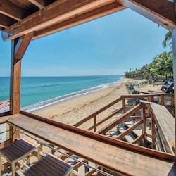 Aperto a pranzo e cena, cucina caraibica, con vista sulla spiaggia