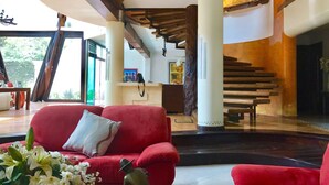 Khu tiếp khách ở sảnh
