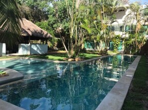Outdoor pool, sun loungers - Casa La Selva (Cancun)