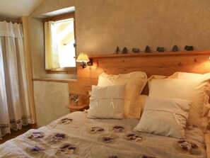 Comfort Double Room, Ensuite, Garden View - Les Chambres de Mado (Margencel)