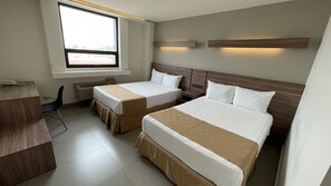 더블룸, 더블침대 2개 | 책상, 암막 커튼, 무료 WiFi