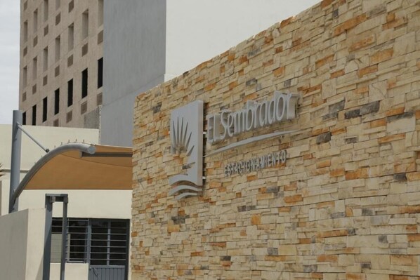 Free self parking - Hotel El Sembrador (Guasave)