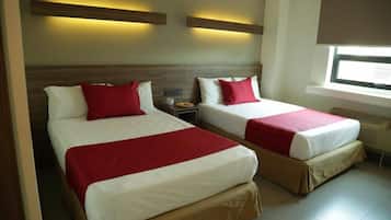 Double Room, 2 Katil Kelamin (Double) | Meja, langsir/tirai gelap terus, Wi-fi percuma