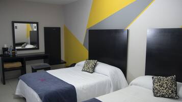 Habitación doble, 2 camas dobles | Wifi gratis y ropa de cama