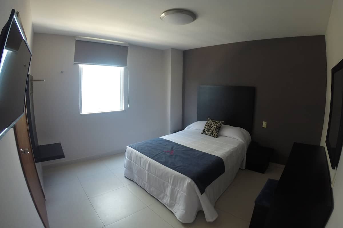 Doppelzimmer, 1 Queen-Bett | Kostenloses WLAN, Bettwäsche