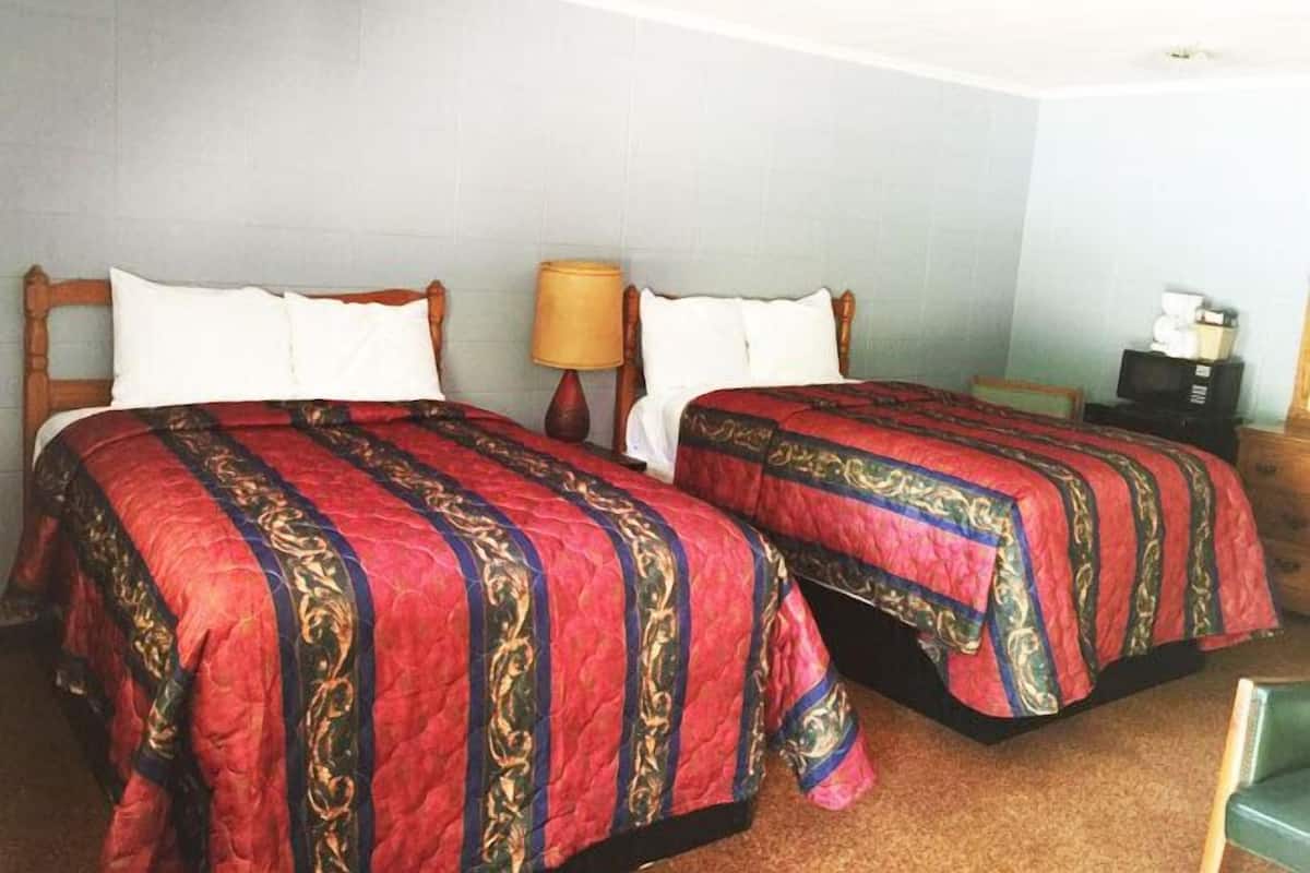 Habitación estándar, 2 camas matrimoniales | 1 habitación, escritorio, insonorización y wifi gratis