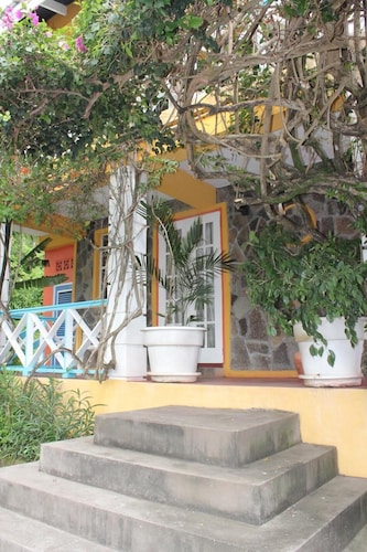 Buttercup Cottage Apartments
