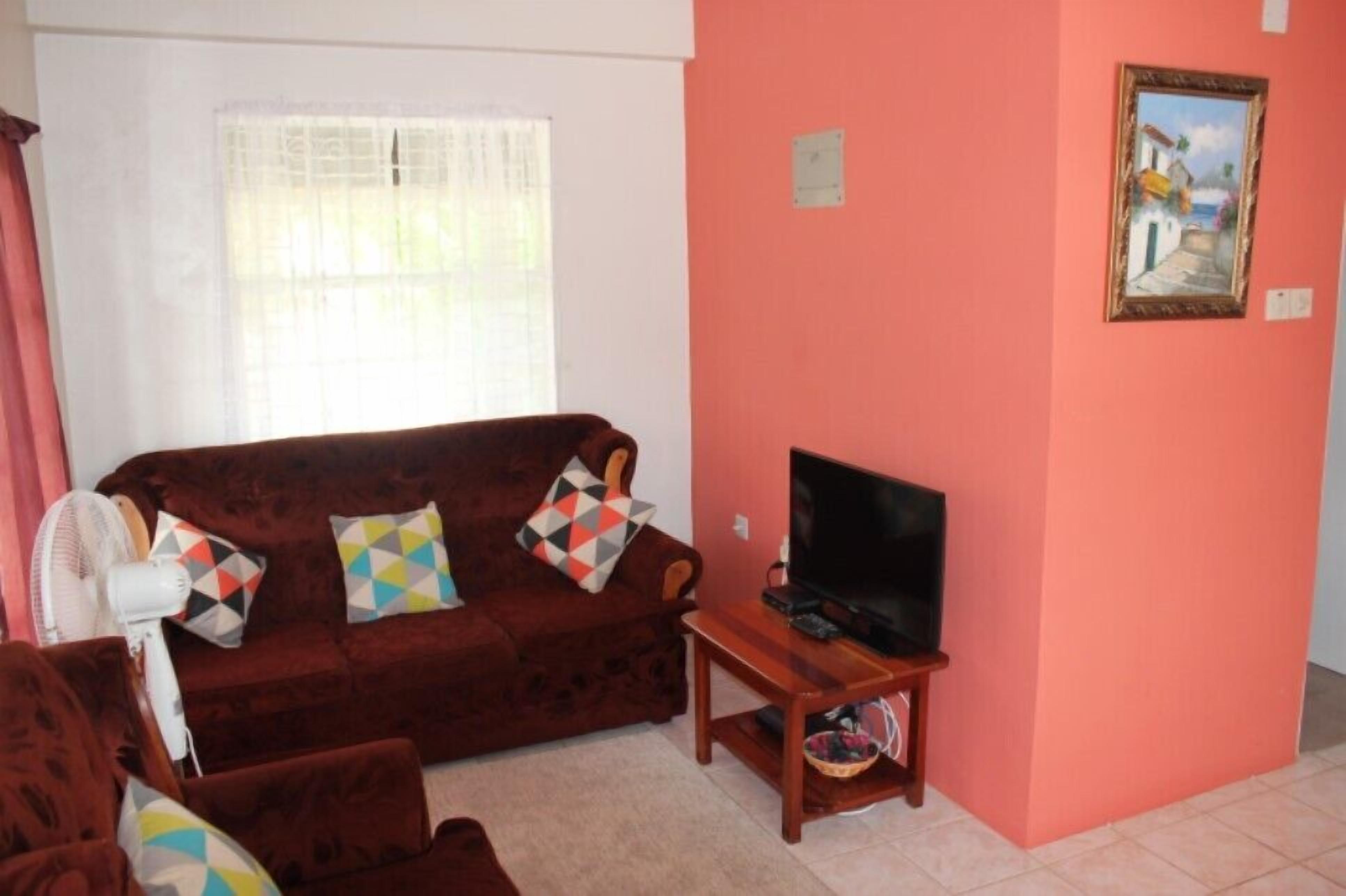 Departamento, 1 cama matrimonial, cocina, vista a la montaña | Área de sala de estar | Televisión de pantalla plana 