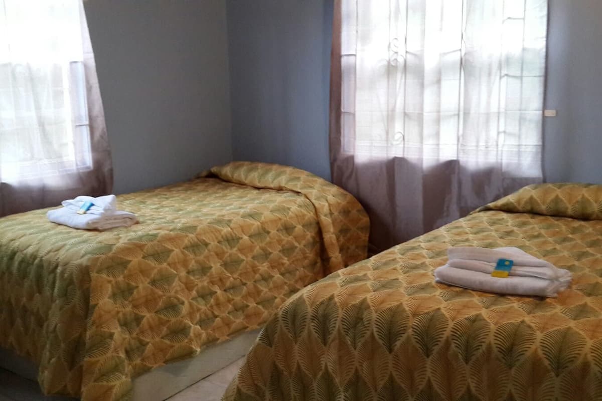 Suite, 2 Bedrooms, Kitchenette, Garden View