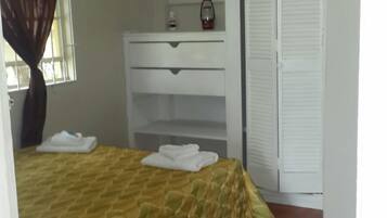 Apartment, 1 Double Bed, Kitchen, Mountain View | Iron/ironing board, free cots/infant beds, rollaway beds, free WiFi