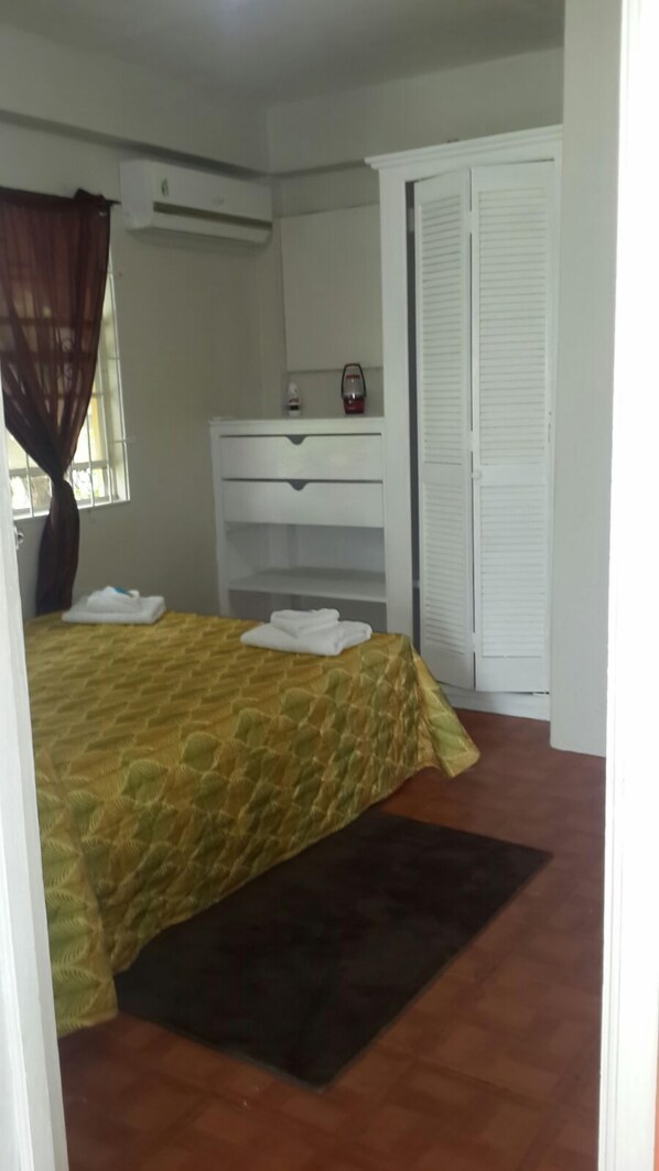 Apartment, 1 Double Bed, Kitchen, Mountain View | Iron/ironing board, free cribs/infant beds, rollaway beds, free WiFi - Buttercup Cottage Apartments (Arnos Vale)