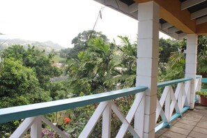 Suite, 2 slaapkamers, kitchenette, uitzicht op tuin | Kameruitzicht