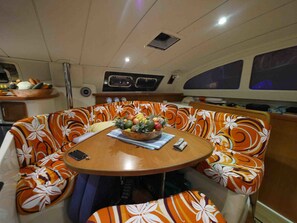 套房, 4 间卧室 ('Go Zone' Catamaran, 4 Cabins) | 客房内用餐