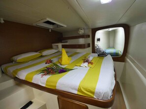 套房, 4 间卧室 ('Go Zone' Catamaran, 4 Cabins) | 4 多间卧室、收费 WiFi