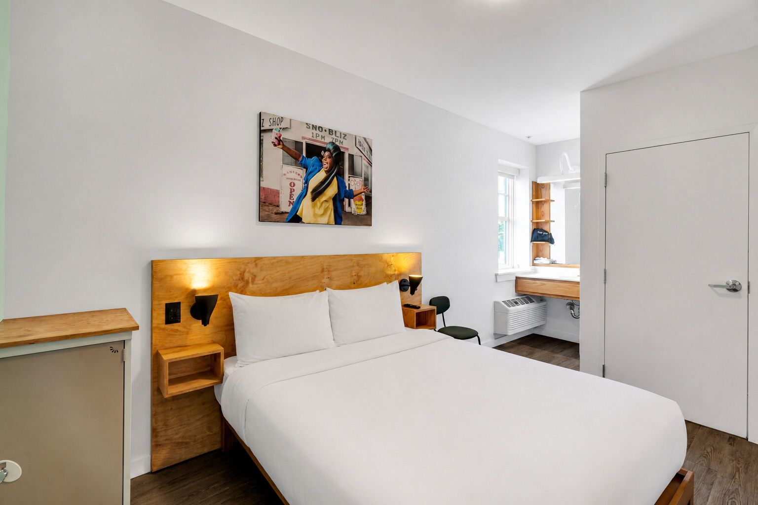 Signature Room, 1 Queen Bed | Soundproofing, WiFi (free), bed sheets
