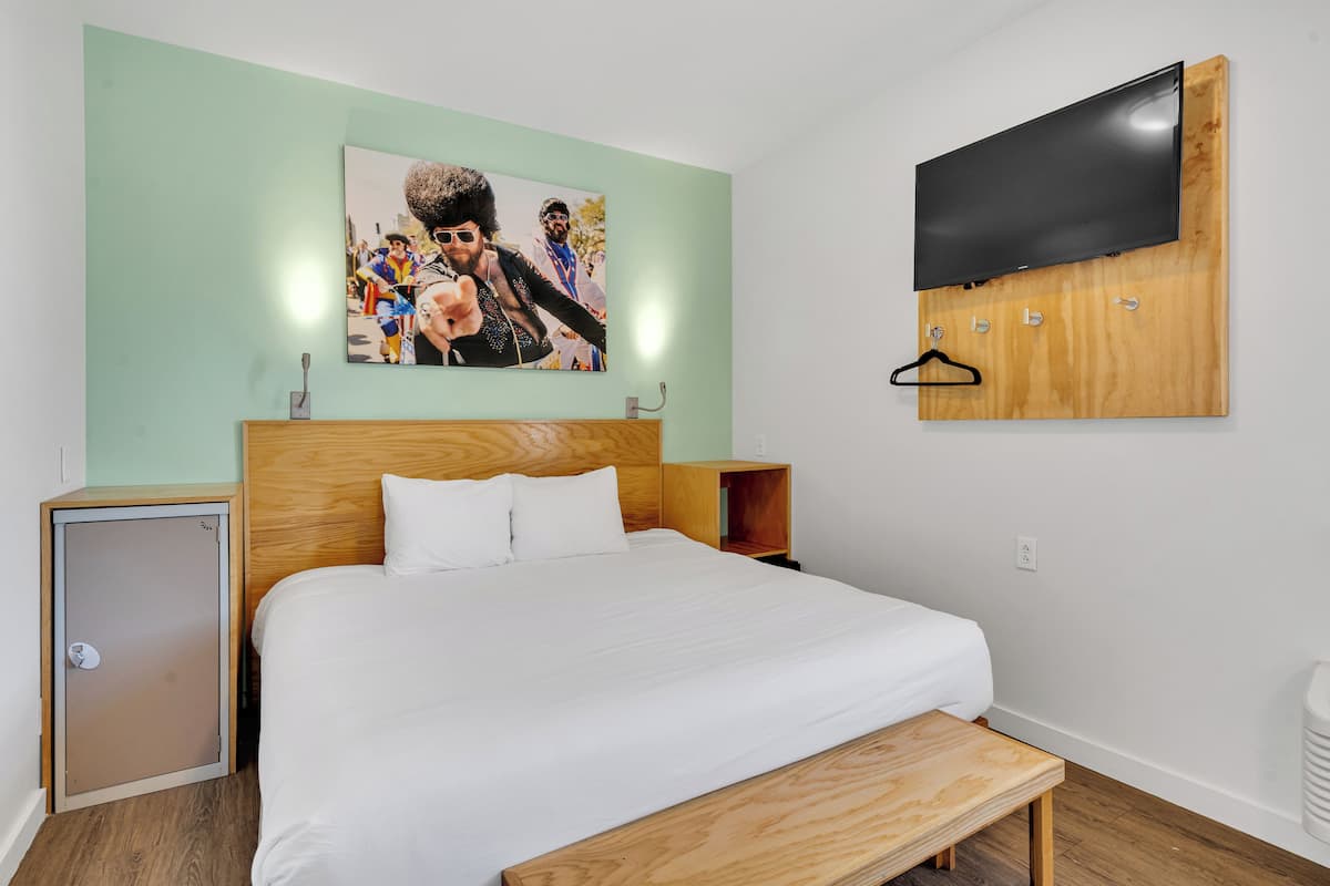 Signature kamer, 1 kingsize bed | Geluiddichte muren, gratis wifi, beddengoed