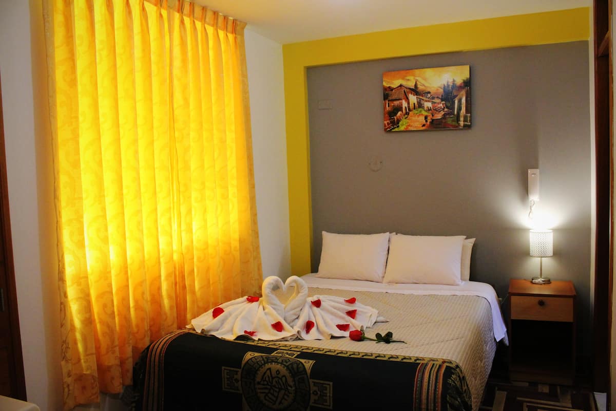 Tek Büyük Yataklı Oda | Odada kasa, masa, ütü/ütü masası, ücretsiz kablosuz İnternet