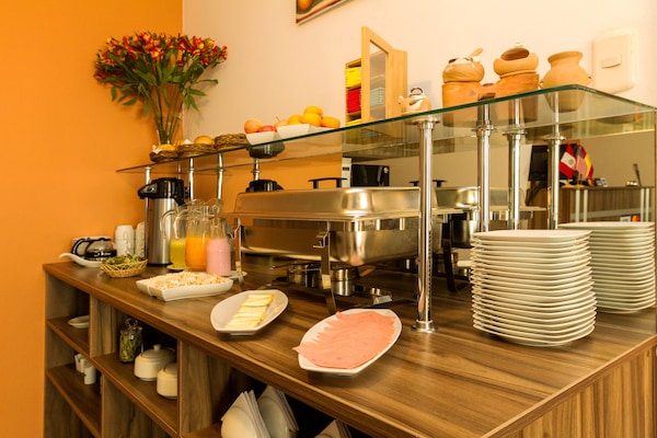 Free daily continental breakfast