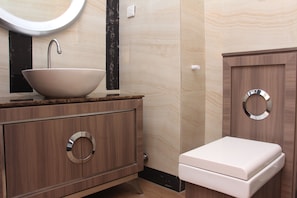 Habitació estàndard | Escriptori i wifi gratuïta