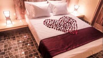 Cots/infant beds, free WiFi, bed sheets