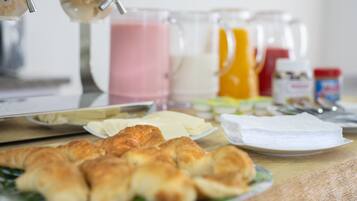 Free daily continental breakfast