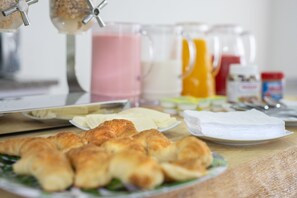 Free daily continental breakfast - Hotel El Jardin (Salento)